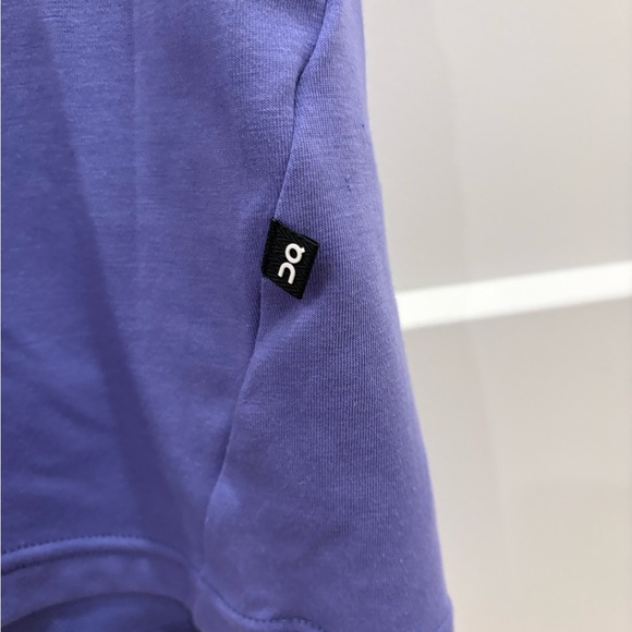 On Running Women's Focus Crop in Purple size medium - Picture 3 of 11